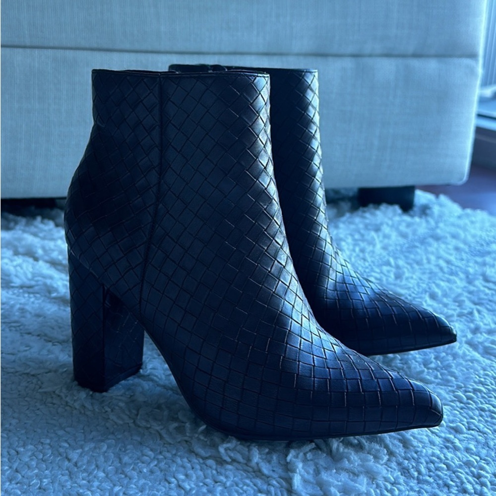 Brown textured boots size 7